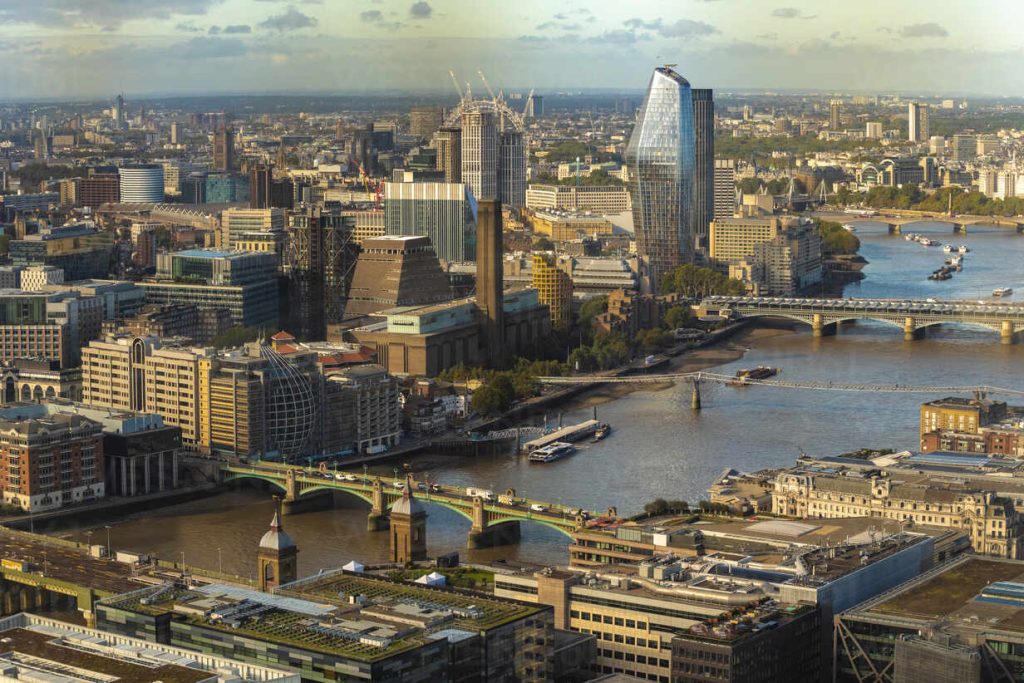 Blackfriars Taxi Services by british car transfer